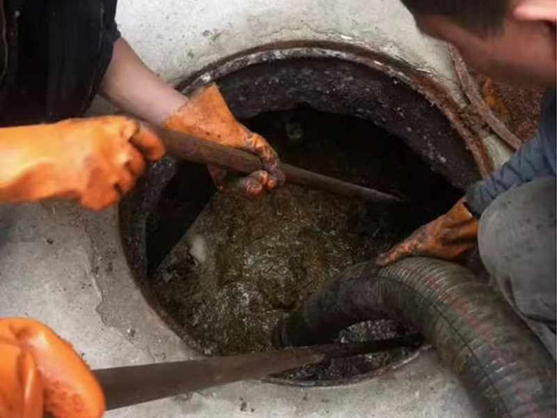 坦洲镇清理化粪池时如何避免沼气的危害？